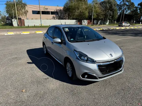 Peugeot 208 Allure 1.5 NAV usado (2017) color Gris precio $15.500.000