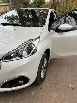 Peugeot 208 Feline 1.6 usado (2018) color Blanco Nacre precio $7.000.000