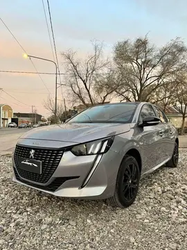 Peugeot 208 Allure 1.6 Tiptronic usado (2023) color Gris Aluminium financiado en cuotas(anticipo $3.000.000 cuotas desde $200.000)