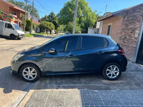 Peugeot 208 Allure 1.5 usado (2014) color Azul Bourrasque precio $15.000.000