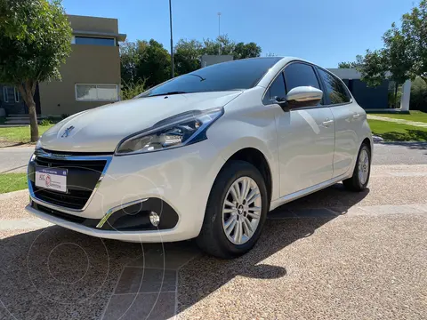 Peugeot 208 Allure 1.6 Aut NAV usado (2018) color Blanco Banquise precio $4.200.000