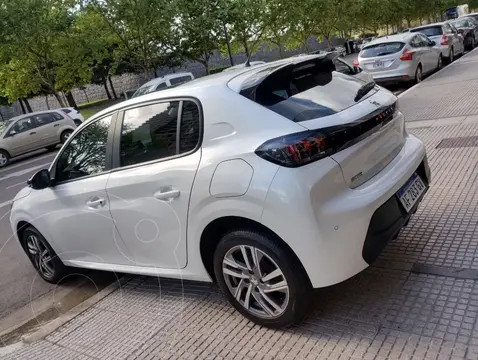 Peugeot 208 Active 1.6 Tiptronic usado (2022) color Blanco financiado en cuotas(anticipo $4.200.000 cuotas desde $200.000)