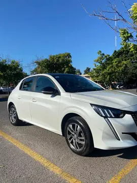 Peugeot 208 Feline 1.6 Tiptronic usado (2024) color Blanco Banquise precio $9.500.000