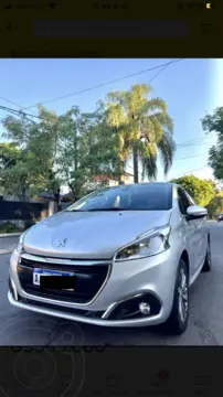 Peugeot 208 Feline 1.6 usado (2018) color Gris financiado en cuotas(anticipo $5.500.000)