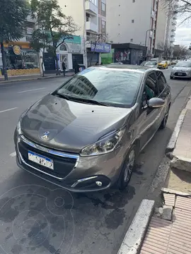 Peugeot 208 Allure 1.6 usado (2017) color Gris precio $19.500.000