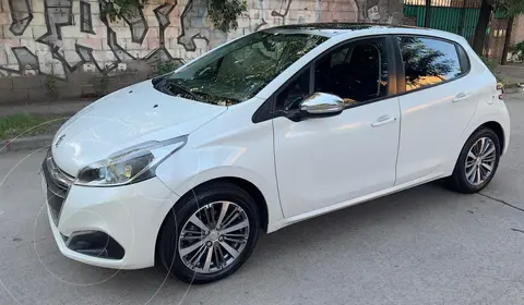 Peugeot 208 Allure 1.6 usado (2017) color Blanco precio $17.500.000