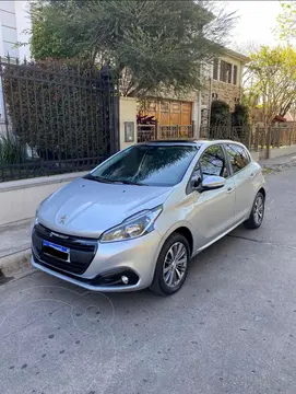 Peugeot 208 Allure 1.6 usado (2019) color Blanco Banquise precio $11.500.000