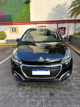 Peugeot 208 Feline 1.6 usado (2017) color Negro Perla precio u$s14.000