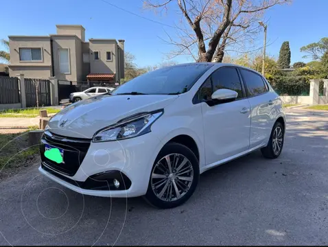 Peugeot 208 Feline 1.6 usado (2020) color Blanco financiado en cuotas(anticipo $1.500.000 cuotas desde $260.000)