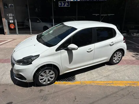 Peugeot 208 Active 1.6 usado (2017) color Blanco precio $14.390.000