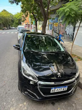 Peugeot 208 Allure 1.6 usado (2017) color Negro Perla financiado en cuotas(anticipo $9.000.000 cuotas desde $600.000)