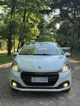 Peugeot 208 Feline 1.6 usado (2019) color Blanco financiado en cuotas(anticipo $5.000.000 cuotas desde $300.000)