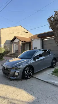 Peugeot 208 GT T200 usado (2024) color Gris precio $8.000.000