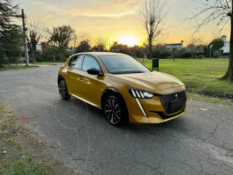 Peugeot 208 GT-Line usado (2021) color Amarillo financiado en cuotas(anticipo $8.000.000)