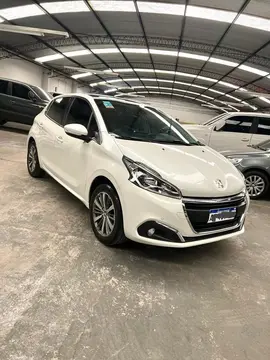 Peugeot 208 Feline 1.6 usado (2018) color Blanco precio $3.500.000