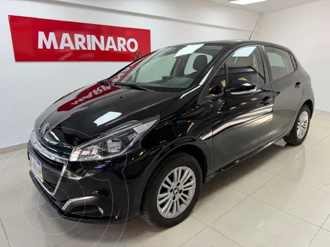 Peugeot 208 Allure 1.6 usado (2018) color Negro precio $17.500.000