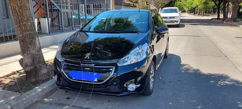 Peugeot 208 Allure 1.6 usado (2015) color Negro precio $14.000.000