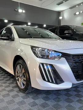 Peugeot 208 Allure 1.6 usado (2024) color Blanco Banquise precio $9.200.000