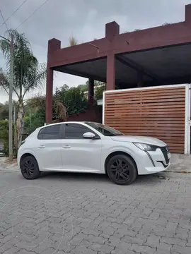 Peugeot 208 Active 1.6 usado (2021) color Blanco financiado en cuotas(anticipo $5.000.000 cuotas desde $230.000)