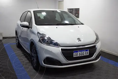 Peugeot 208 Active 1.6 usado (2017) color Blanco Banquise financiado en cuotas(anticipo $2.300.000)