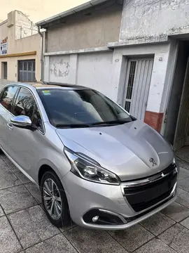 Peugeot 208 Feline 1.6 usado (2018) color Gris financiado en cuotas(anticipo $3.000.000 cuotas desde $260.000)