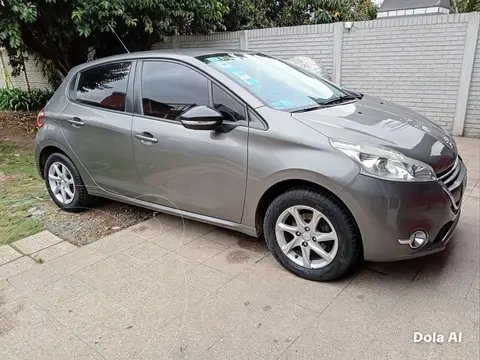 Peugeot 208 Allure 1.5 usado (2014) color Gris precio u$s9.000
