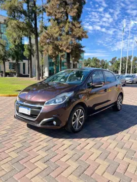 Peugeot 208 Feline 1.6 usado (2019) color Carmin Oscuro financiado en cuotas(anticipo $7.500.000 cuotas desde $300.000)