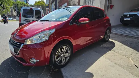 Peugeot 208 Feline 1.6 usado (2015) color Rojo Lucifer precio u$s13.200