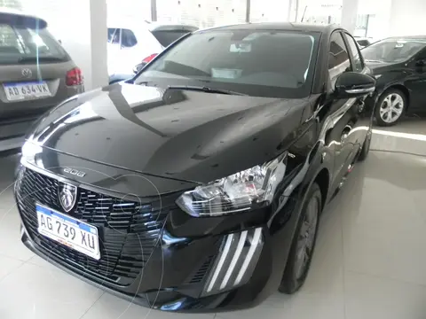 Peugeot 208 Allure usado (2024) color Negro Perla financiado en cuotas(anticipo $3.000.000)