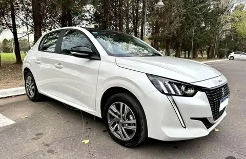 Peugeot 208 Allure 1.6 usado (2021) color Blanco financiado en cuotas(anticipo $1.000.000 cuotas desde $200.000)