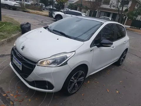 Peugeot 208 GTi usado (2017) color Blanco financiado en cuotas(anticipo $2.000.000 cuotas desde $200.000)