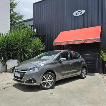 Peugeot 208 Feline 1.6 usado (2017) color Gris precio u$s15.500