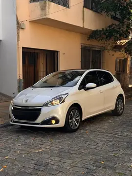 Peugeot 208 Feline 1.6 usado (2019) color Blanco financiado en cuotas(anticipo $7.500.000 cuotas desde $330.000)