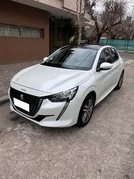 Peugeot 208 Allure 1.6 Tiptronic usado (2022) color Blanco financiado en cuotas(anticipo $8.000.000 cuotas desde $300.000)