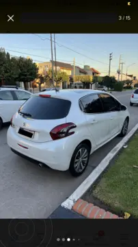 foto Peugeot 208 Feline 1.6 usado (2019) color Blanco Banquise precio $6.000.000