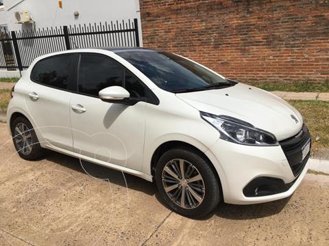 foto Peugeot 208 Feline 1.6 usado (2019) color Blanco Banquise precio $1.950.000
