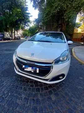 Peugeot 208 Allure 1.6 Tiptronic usado (2017) color Blanco Nacre precio u$s13.800