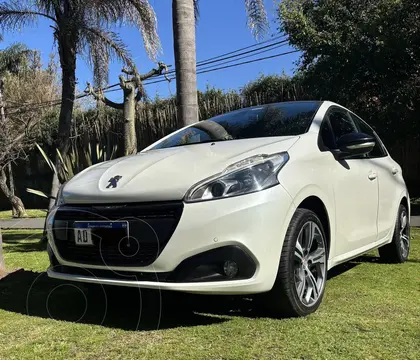 Peugeot 208 Feline 1.6 usado (2019) color Blanco financiado en cuotas(anticipo $6.000.000)