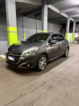 Peugeot 208 Feline 1.6 usado (2019) color Gris Aluminium financiado en cuotas(anticipo $7.500.000)