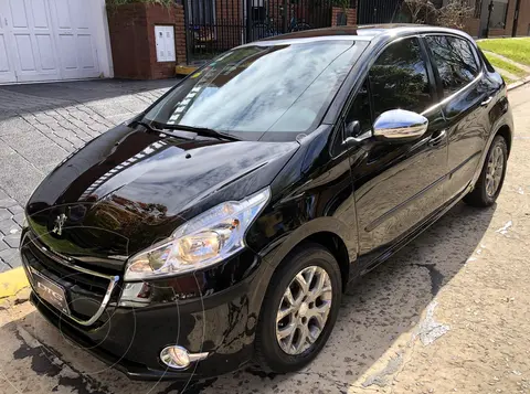 Peugeot 208 Allure 1.6 Tiptronic usado (2015) color Negro Perla precio u$s13.800