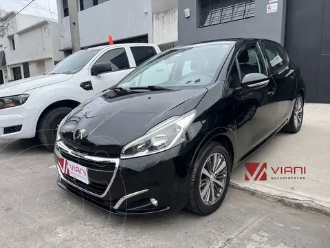 Peugeot 208 Allure 1.6 usado (2017) color Negro precio u$s11.000