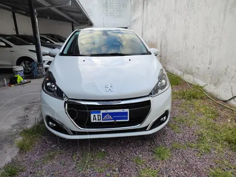 Peugeot 208 Feline 1.6 Aut usado (2018) color Blanco precio u$s13.500