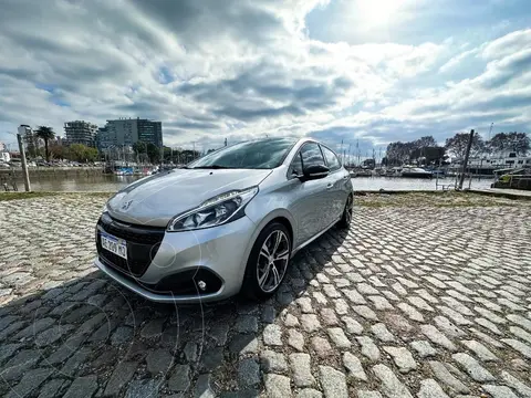 Peugeot 208 Allure 1.6 usado (2023) color Blanco financiado en cuotas(anticipo $3.000.000 cuotas desde $200.000)