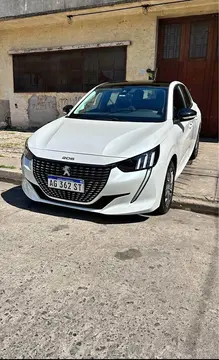 Peugeot 208 Feline 1.6 Tiptronic usado (2024) color Blanco financiado en cuotas(anticipo $6.000.000 cuotas desde $230.000)