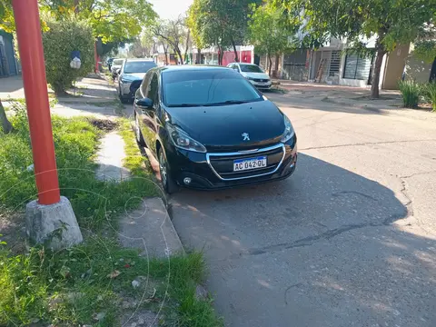 Peugeot 208 Active 1.5 usado (2017) color Negro Perla precio $14.000.000