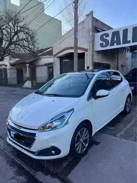 Peugeot 208 Feline 1.6 usado (2018) color Blanco Banquise financiado en cuotas(anticipo $6.000.000)