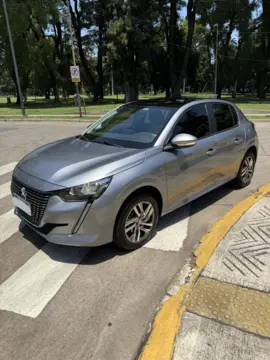 Peugeot 208 Allure 1.6 usado (2023) color Gris precio $7.000.000