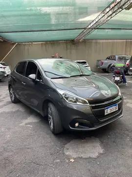 Peugeot 208 Feline 1.6 Tiptronic usado (2020) color Gris precio $9.500.000