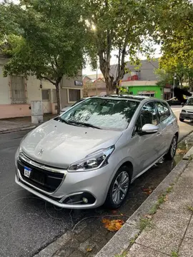 Peugeot 208 Feline 1.6 usado (2018) color Gris precio $18.300.000