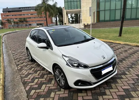 Peugeot 208 Feline 1.6 Tiptronic usado (2020) color Blanco Banquise precio $6.000.000